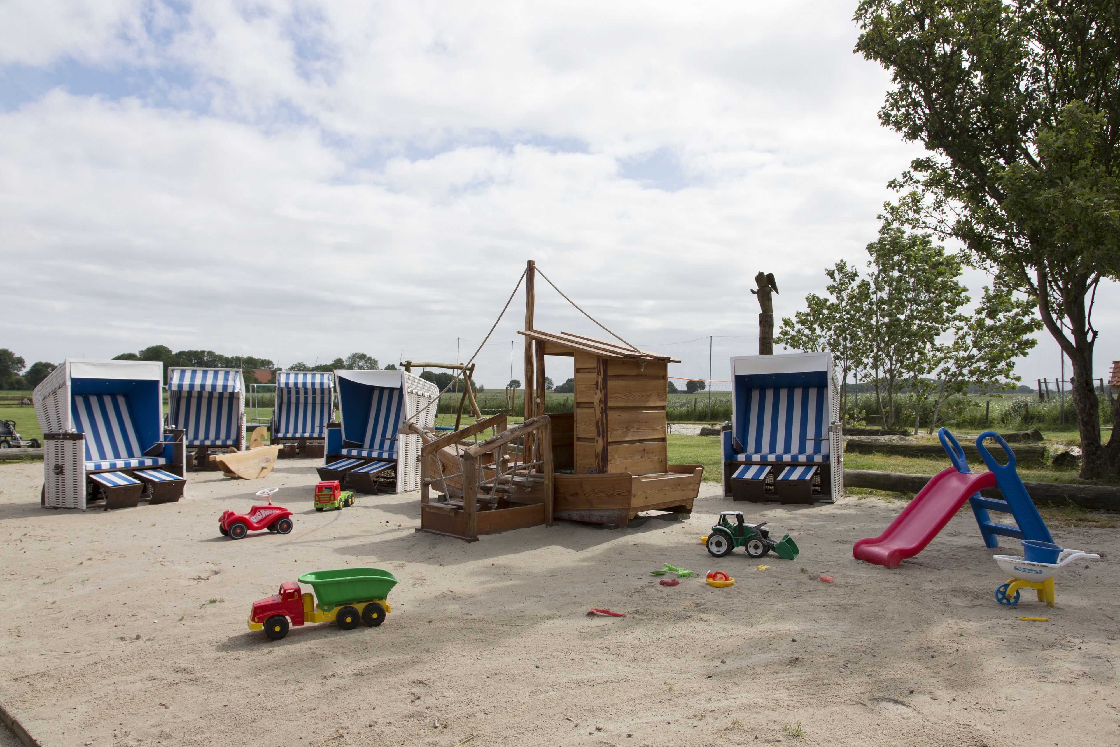 children’s play area – outdoor