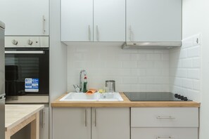 Lägenhet | Eget kök | Stort kylskåp, kaffe- och tebryggare och vattenkokare