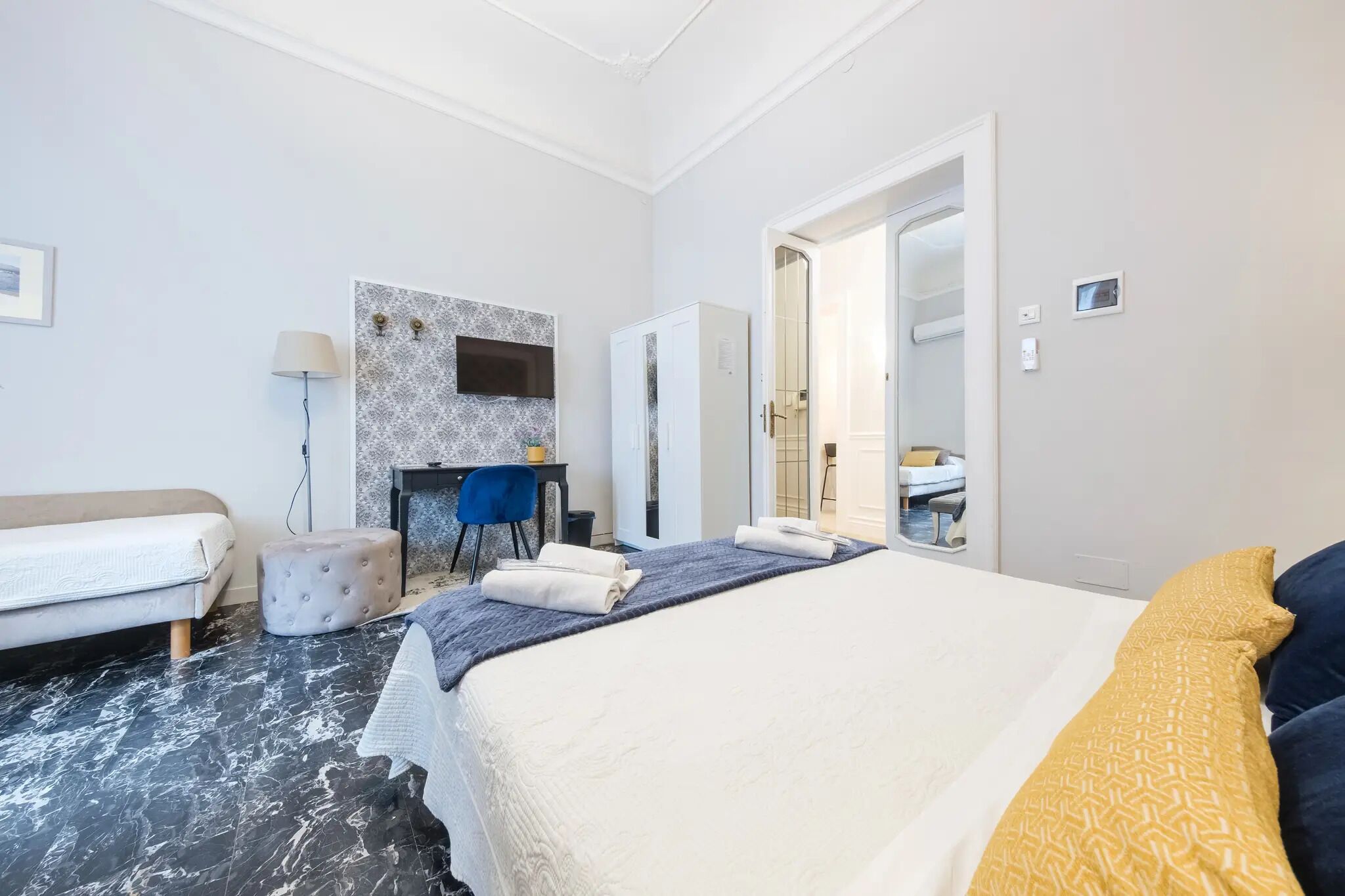 豪華客房 | 高級寢具、羽絨被、記憶床墊、客房內保險箱