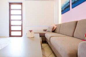 Apartment, 2 Bedrooms | Living room