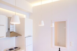 Departamento, 2 habitaciones | Cocineta privada | Refrigerador con congelador, parrilla de estufa y cafetera y tetera 