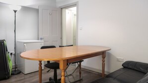 Apartment (1 Bedroom) | Living room - Clemence Street - Deluxe Single Guest Room 5 (London)