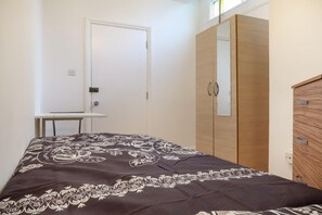Appartement (1 Bedroom) | 1 chambre, fer et planche Ă repasser, Wi-Fi gratuit, draps fournis
