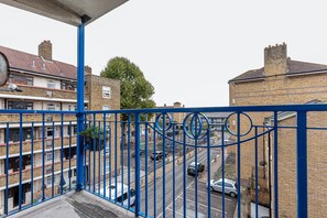 Apartment (1 Bedroom) | Balcony