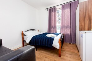 1 Schlafzimmer, Bügeleisen/Bügelbrett, Bettwäsche
