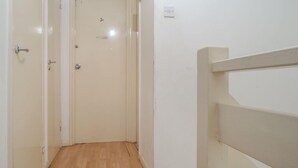 Apartment (1 Bedroom) | 1 bedroom - Regal Close Deluxe Single Guest Room 2 (London)