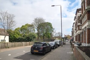 Limited parking - Westfield Stratford ON Your Doorstep! (London)