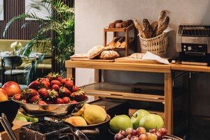 Se ofrece un desayuno bufé todos los días (por un coste adicional)