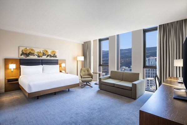 Premium bedding, in-room safe, desk, laptop workspace - Hilton Garden Inn Tbilisi Chavchavadze (Tbilisi)