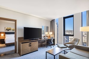 Suite, 1 Bedroom | Living area
