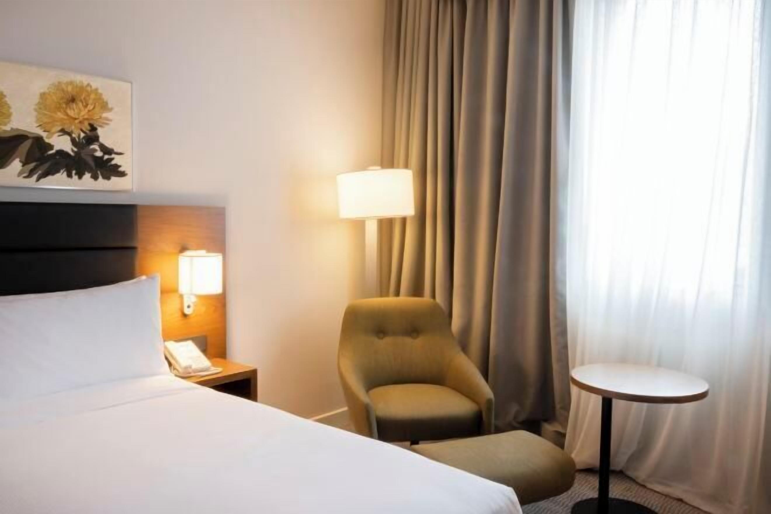 Premium bedding, in-room safe, desk, laptop workspace