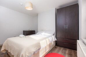 1 bedroom, iron/ironing board, free WiFi, bed sheets - Clemence Street - Deluxe Guest Room 1 (London)