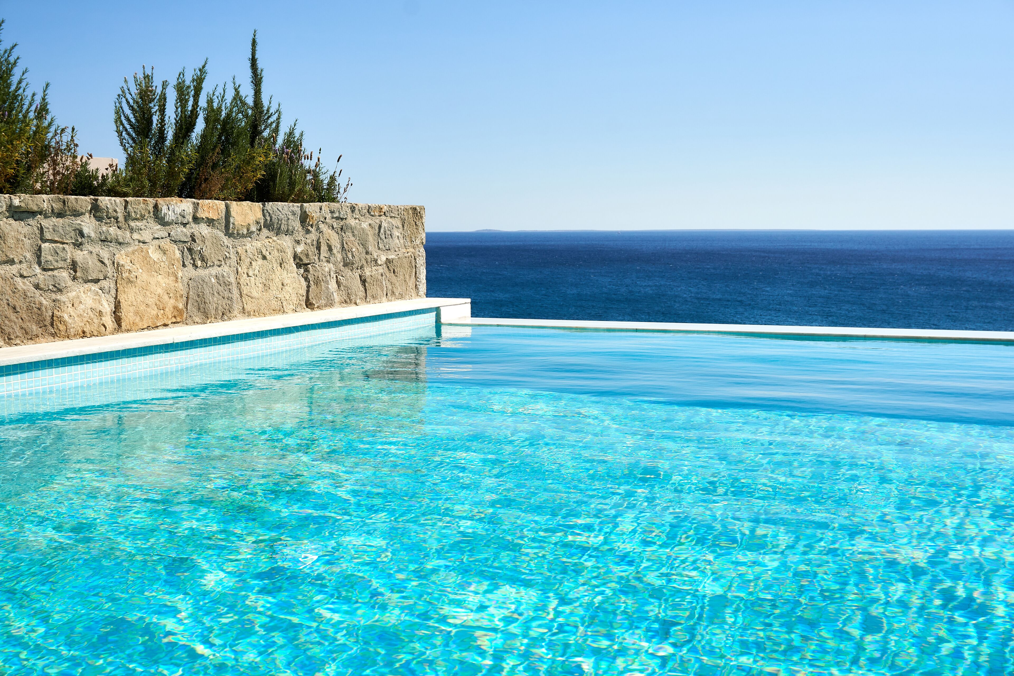 seasonal outdoor pool, open 8:30 am to 7:00 pm, pool umbrellas