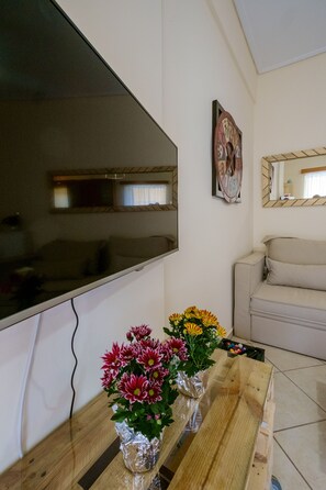 Apartment, 1 Bedroom | Television