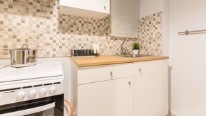 Lägenhet - 1 sovrum | Eget kök | Espressobryggare, kaffe- och tebryggare, stort kylskåp och ugn