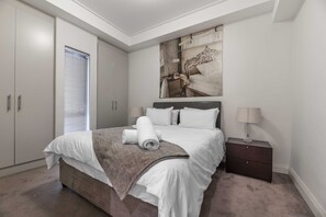 1 bedroom, iron/ironing board, free WiFi, bed sheets - 706 Popular Canal Quays (Cape Town)