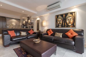 Apartment | Living area - 706 Popular Canal Quays (Cape Town)