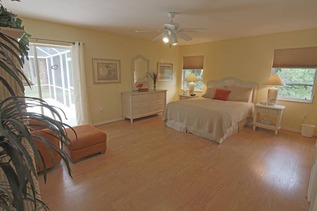 2 bedrooms, desk, iron/ironing board, WiFi