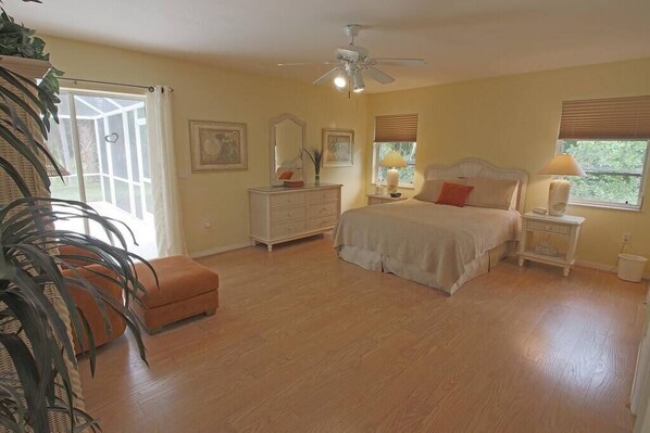 2 bedrooms, desk, iron/ironing board, WiFi