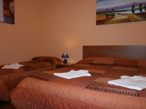 Shower, hair dryer, bidet, towels - Airport Pisa Rooms (Pisa)