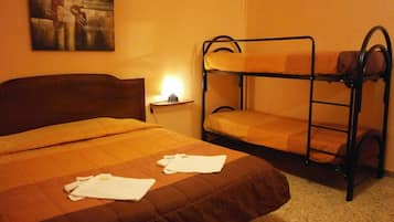 Schreibtisch, schallisolierte Zimmer, kostenloses WLAN, Bettwäsche