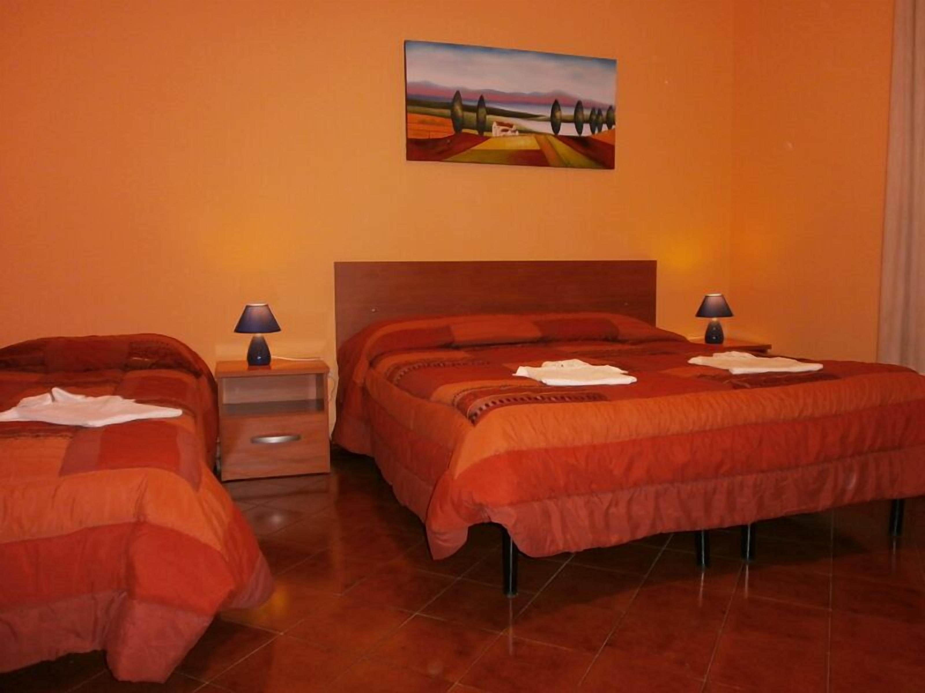 Escriptori, habitacions insonoritzades, wifi gratuïta i roba de llit 