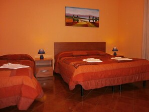 Bureau, chambres insonorisées, Wi-Fi gratuit, draps fournis