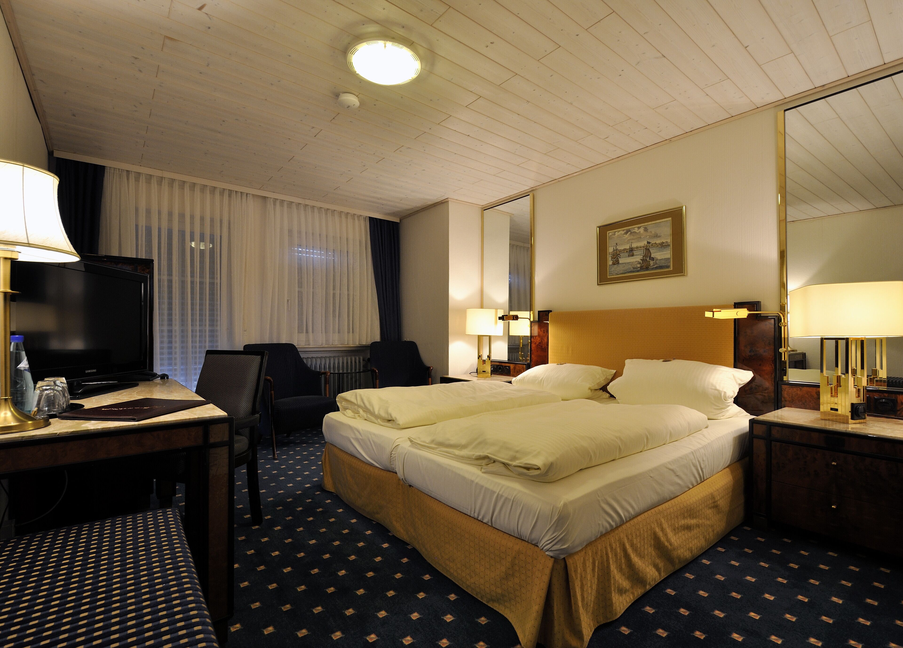 雙人房 | 書桌、手提電腦工作空間、嬰兒床 (收費)、摺床/加床 (收費)