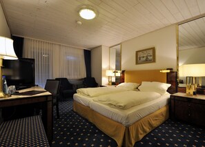 Double Room | Desk, laptop workspace, cots/infant beds, rollaway beds - Gasthof Zum Bäcker (Brachttal)