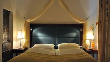 Escritorio, espacio para trabajar con laptop y cunas