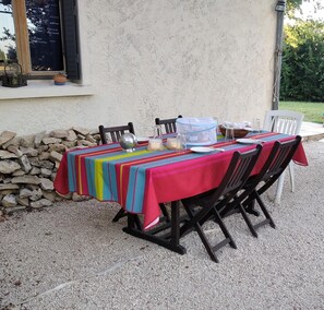 Petit déjeuner et dßner servis sur place