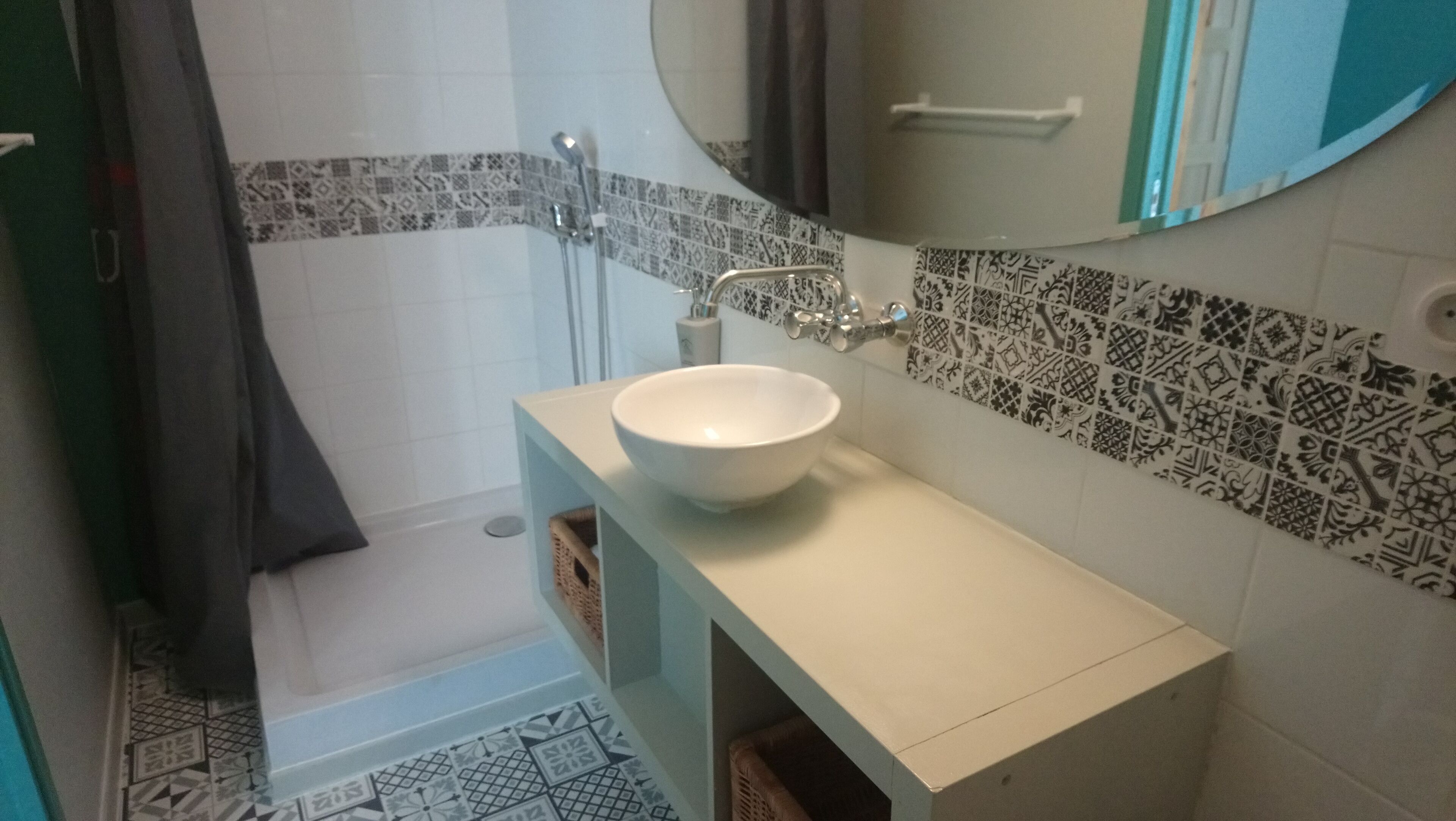 Doppelzimmer (Garrigue) | Badezimmer | Handtücher, Seife, Toilettenpapier