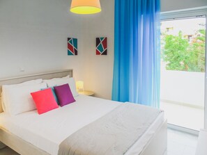 2 bedrooms, iron/ironing board, free cots/infant beds, free WiFi - Dream City Apartment near Beach & Venetian Port (Chania)