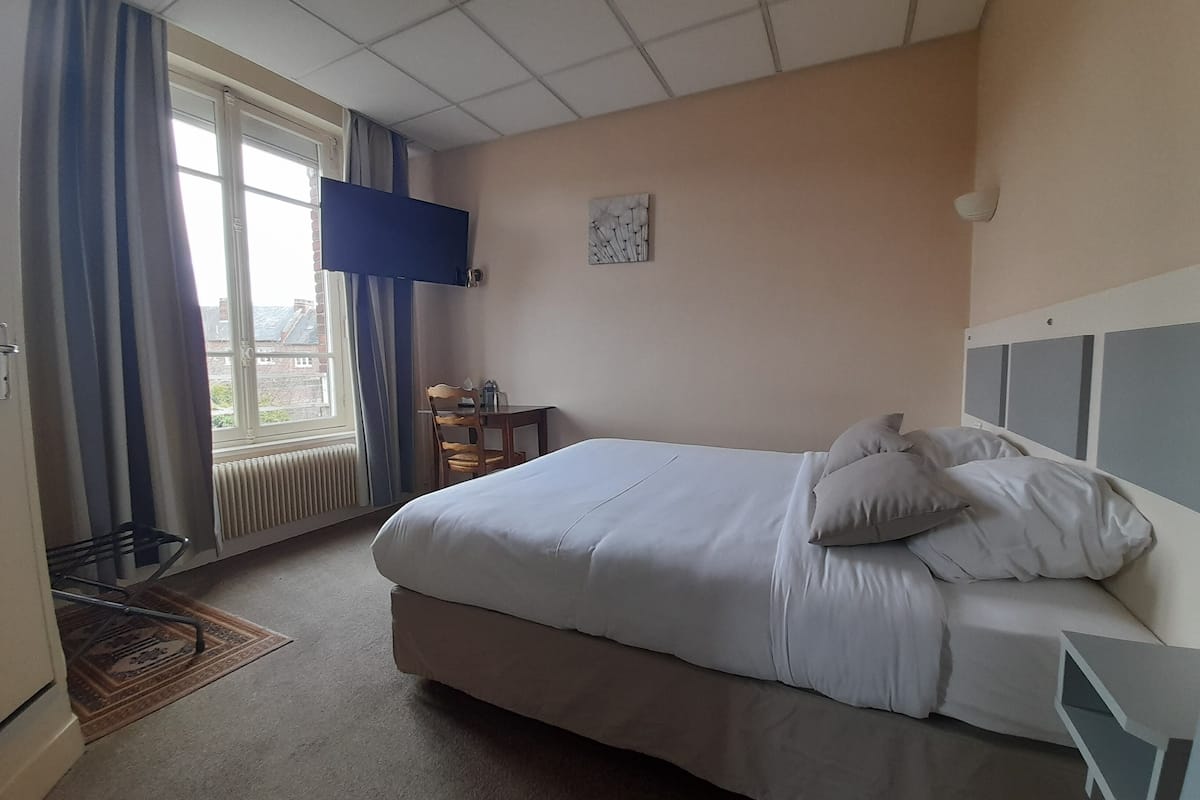 double room | 1 bedroom, individually decorated, individually furnished, free wifi