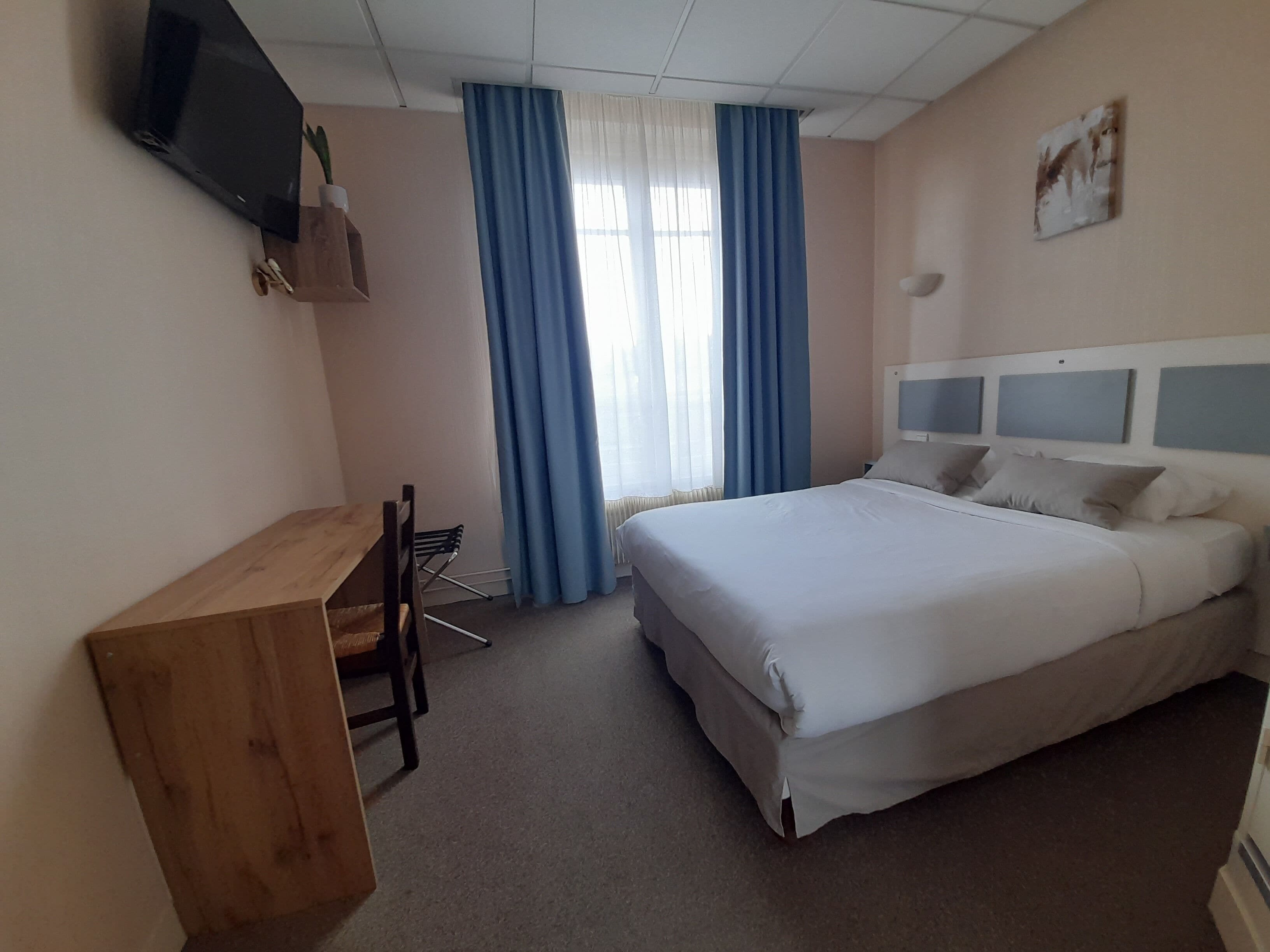 double room | 1 bedroom, individually decorated, individually furnished, free wifi