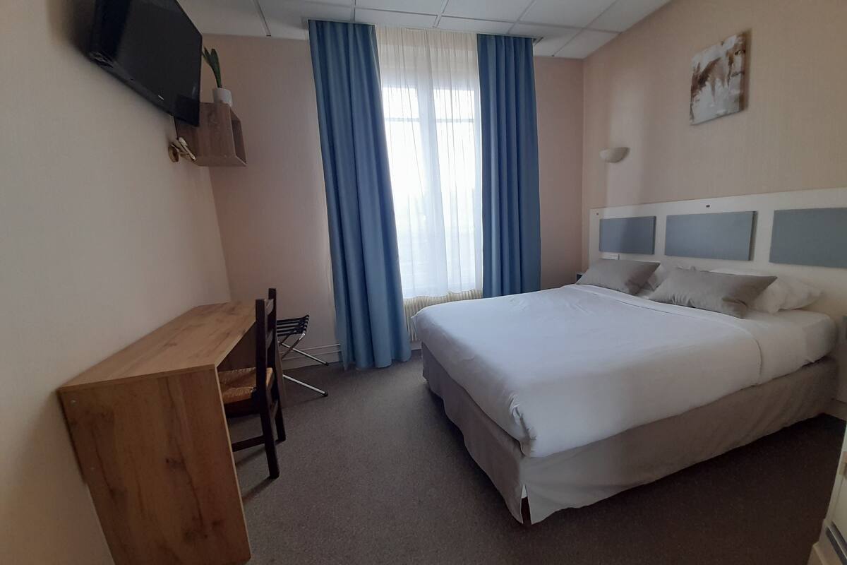 double room | 1 bedroom, individually decorated, individually furnished, free wifi