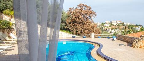 Kolam renang outdoor