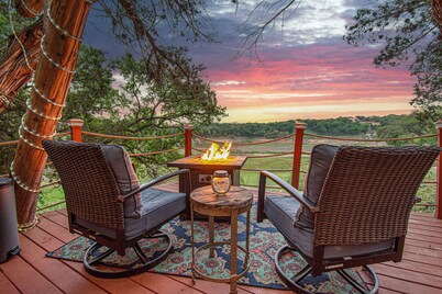 Treehouse Style Yurt near Austin, Hot Tub, FirePit, Outside Shower