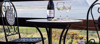 Upea sijainti upealla näköalalla suistoon