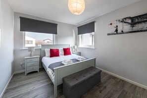 3 makuuhuonetta, silitysrauta/-lauta, ilmainen Wi-Fi, vuodevaatteet