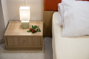 Apartamento, 2 quartos | 3 quartos, escrivaninha, espaço de trabalho para notebook
