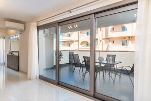 Apartment, 2 Schlafzimmer | Balkon