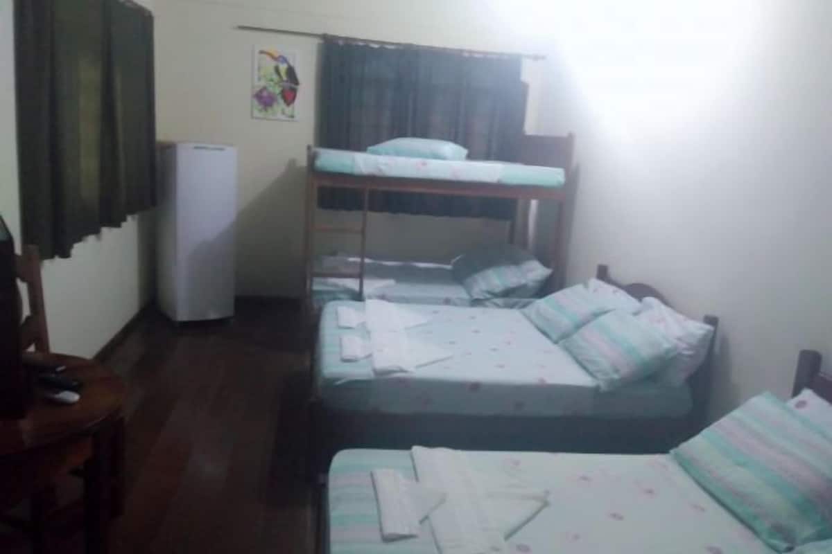 Room (6 guests) | Bed sheets, wheelchair access