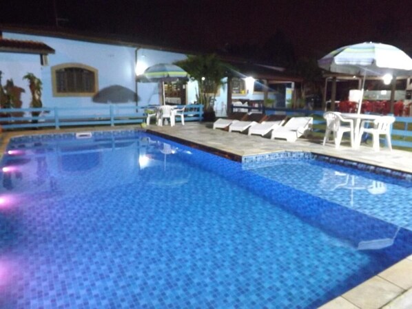 Outdoor pool - Francis Hotel Pousada (Caraguatatuba)