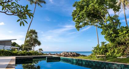 Coconut Bay A - Luxury 2 Bed gardens/large Pool/private Beach/family friendly