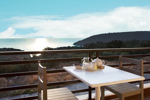 Family Vacation home with Views in Heart of Mani