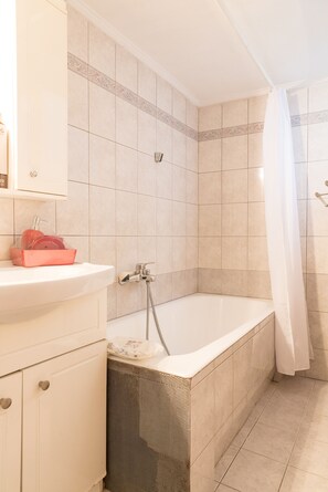 Bathroom - Flat & Roof Garden-Heart of Historic Athens (Athens)