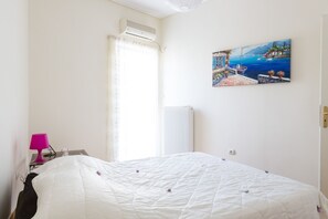 2 bedrooms, iron/ironing board, free WiFi, bed sheets - Flat & Roof Garden-Heart of Historic Athens (Athens)
