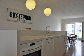 Departamento, 2 habitaciones | Cocina privada | Refrigerador, horno, parrilla de estufa y lavavajillas 