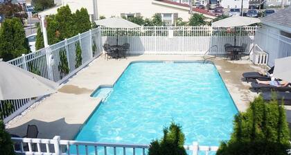 2 bedrooms with a shared pool. apt4